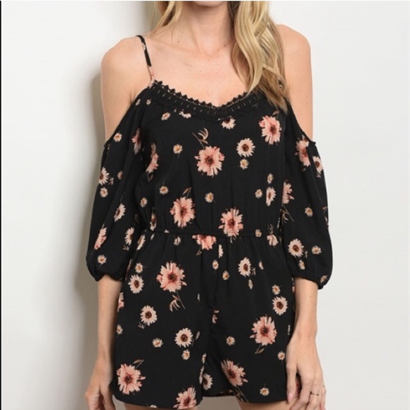 ❣️HP❣️Mine Flirty Cold Shoulder Black Floral Romper Size Small - Picture 3 of 4